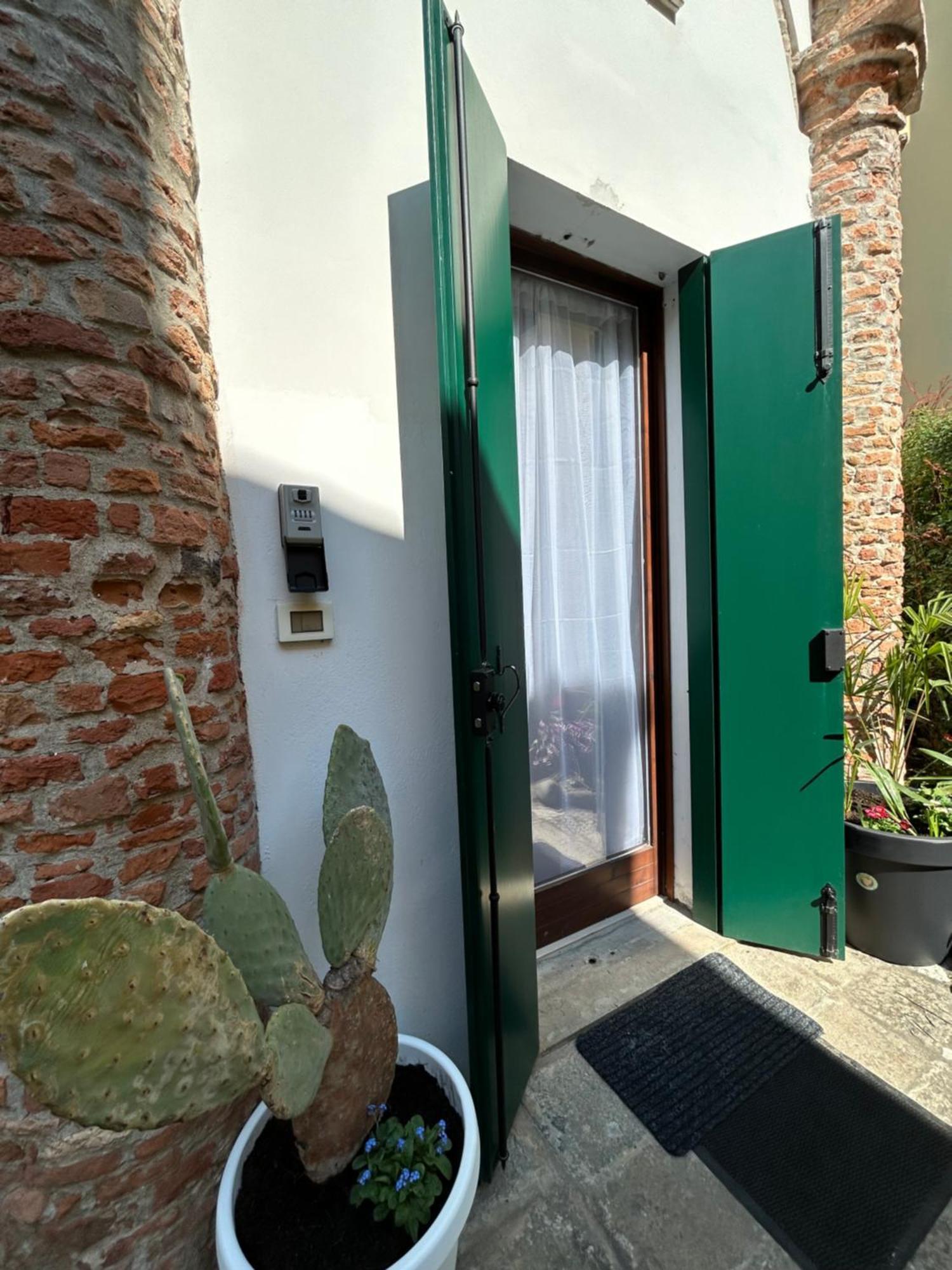 Chiesetta Abside Ex Seminario -Apartment Rovigo Eksteriør bilde