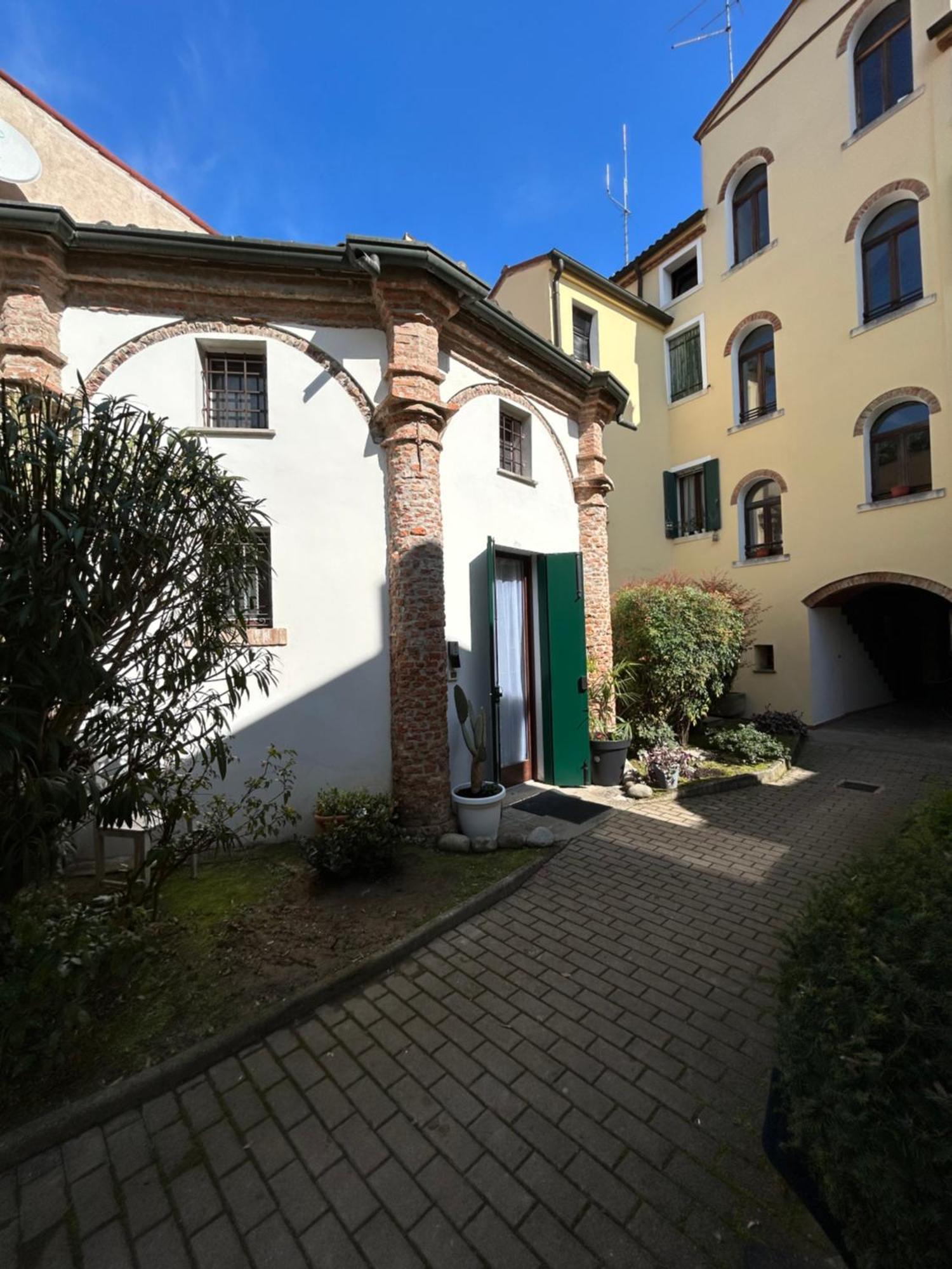 Chiesetta Abside Ex Seminario -Apartment Rovigo Eksteriør bilde
